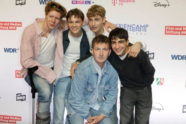 Arsseni Bultmann, Nico Marischka, Jonathan Kriener, Johannes Kienast und Loran Alhasan bei der der Premiere der ZDFneo-Serie Chabos auf dem 11. Seriencamp Festival 2025 im Cinenova Kino. Köln, 05.06.2025