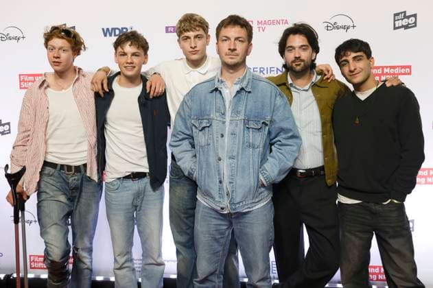 Arsseni Bultmann, Nico Marischka, Jonathan Kriener, Johannes Kienast, Mickey Paatzsch und Loran Alhasan bei der der Premiere der ZDFneo-Serie Chabos auf dem 11. Seriencamp Festival 2025 im Cinenova Kino. Köln, 05.06.2025
