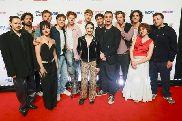Paula Kober, Mickey Paatzsch, Arina Prass, Johannes Kienast, Nico Marischka, Arsseni Bultmann, Jonathan Kriener, Nairi Hadodo, Loran Alhasan, David Schütter, Maximilian Mauff, Maximilian Raffelt, Mathilda Smidt und Arkadij Khaet bei der der Premiere der ZDFneo-Serie Chabos auf dem 11. Seriencamp Festival 2025 im Cinenova Kino. Köln, 05.06.2025