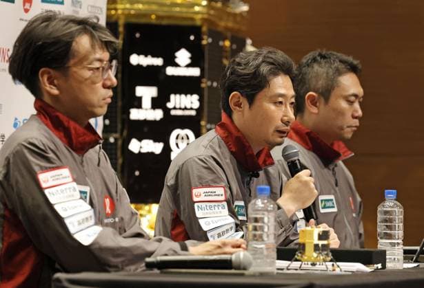 News Themen der Woche KW23 Japan startup fails again to put lander on Moon Takeshi Hakamada (C), founder and CEO of ispace Inc., suggests at a press conference in Tokyo on June 6, 2025, that the Japanese startup s lunar lander failed in its attempt to land on the Moon s surface, following its first unsuccessful try in 2023. The Tokyo-based company believes its lunar lander Resilience impacted the Moon s surface after failing to slow sufficiently during its descent, dashing ispace s hope of becoming the country s first private company to reach the lunar surface successfully.  A14AA0004632702P