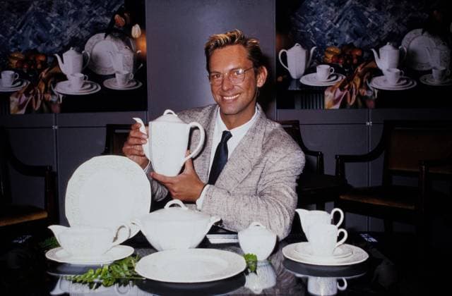 Archivbilder der Woche KW23 Wolfgang Joop, deutscher Designer, entwarf ein Porzellan-Service für die Meißener Porzellan-Manufaktur, hier bei der Präsentation, 1993. Copyright: HartwigxValdmanis Nur redaktionelle Nutzung. Editorial usage only. VAL_7205004896