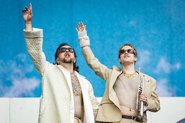 Bilder des Jahres 2025, Entertainment 06 Juni Entertainment Themen der Woche KW23 Entertainment Bilder des Tages Rock am Ring 2025, 6.6.2025 Secret Act 2: Roy Bianco & Die Abbrunzati Boys -- Mit dem Traditionsfestival Rock am Ring am Nürburgring in der Eifel startet in Deutschland die Festival-Saison. Das Festival feiert in diesem Jahr seinen 40. Geburtstag. Rock am Ring findet in diesem Jahr vom 6. bis 8. Juni statt. 100 Bands und Künstler stehen auf einer der vier großen Bühnen. Nürburg Nürburgring Rheinland-Pfalz Deutschland *** Rock am Ring 2025, 6 6 2025 Secret Act 2 Roy Bianco The Abbrunzati Boys The traditional Rock am Ring festival at the Nürburgring in the Eifel region kicks off the festival season in Germany The festival is celebrating its 40th birthday this year Rock am Ring takes place this year from 6 to 8 June 100 bands and artists Copyright: xSebastianxDerixx