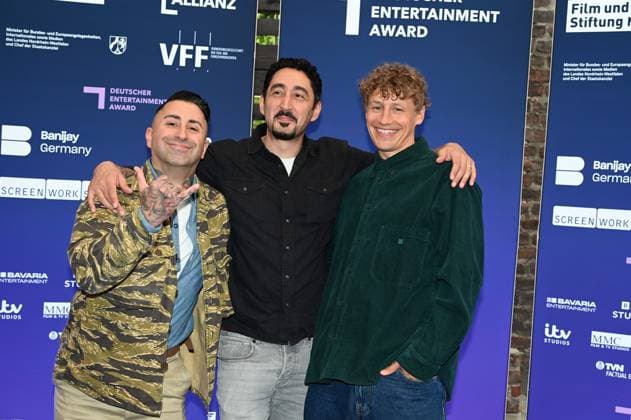 Sänger Sammy Amara ( band Broilers), Eko Fresh und Tim Bendzko , l-r. kommt zur Preisverleihung Deutscher Entertainment Award 2025
