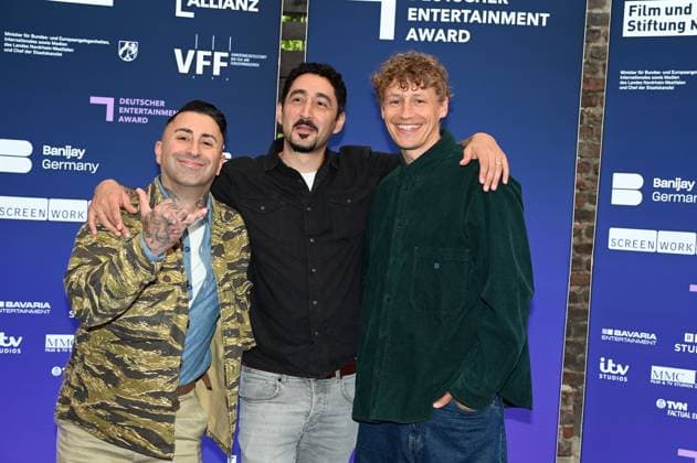 Sänger Sammy Amara ( band Broilers), Eko Fresh und Tim Bendzko , l-r. kommt zur Preisverleihung Deutscher Entertainment Award 2025