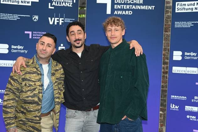 Sänger Sammy Amara ( band Broilers), Eko Fresh und Tim Bendzko , l-r. kommt zur Preisverleihung Deutscher Entertainment Award 2025
