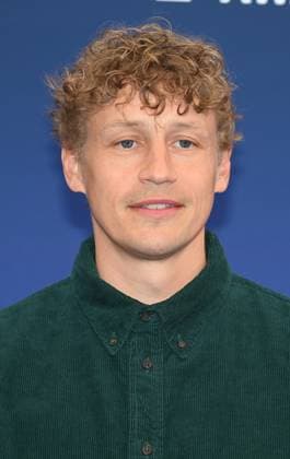 Sänger Tim Bendzko kommt zur Preisverleihung Deutscher Entertainment Award 2025