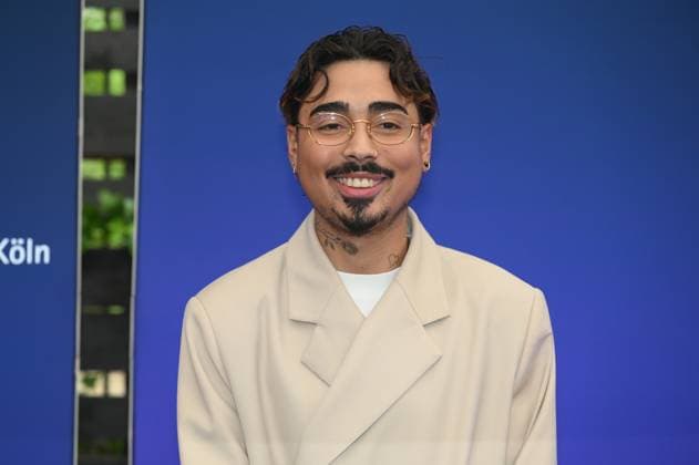 Comedian Tony Bauer kommt zur Preisverleihung Deutscher Entertainment Award 2025