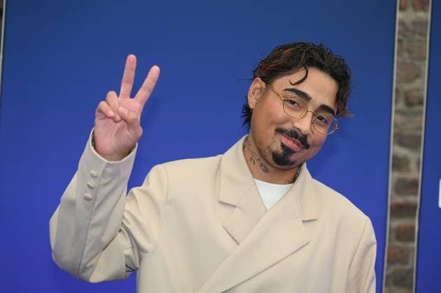 Comedian Tony Bauer kommt zur Preisverleihung Deutscher Entertainment Award 2025