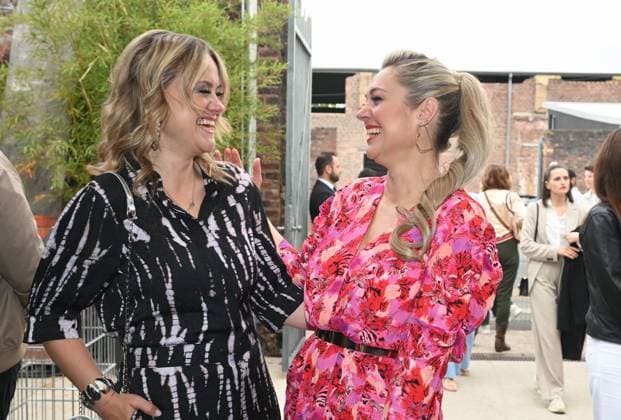 Schauspielerin Lisa Feller und Ruth Moschner , l-r, kommt zur Preisverleihung Deutscher Entertainment Award 2025