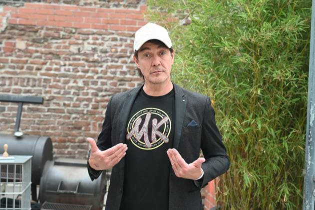 Comedian Matze Knop kommt zur Preisverleihung Deutscher Entertainment Award 2025