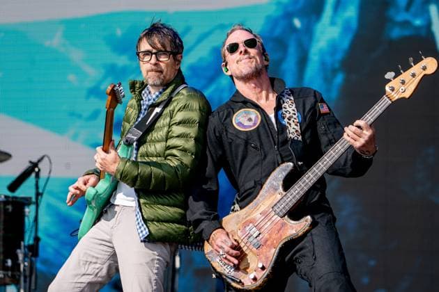 Bilder des Jahres 2025, Entertainment 06 Juni Entertainment Themen der Woche KW23 Entertainment Bilder des Tages Nuerburg GER, Rock am Ring 2025, Festival, 06.06.2025 Rivers Cuomo (l) und Scott Shriner (r) von Weezer GER, Rock am Ring 2025, Festival, 06.06.2025 *** Nuerburg GER, Rock am Ring 2025, Festival, 06 06 2025 Rivers Cuomo l and Scott Shriner r from Weezer GER, Rock am Ring 2025, Festival, 06 06 2025 Copyright: xEibner-Pressefoto DanielxREINELTx EP_DRT