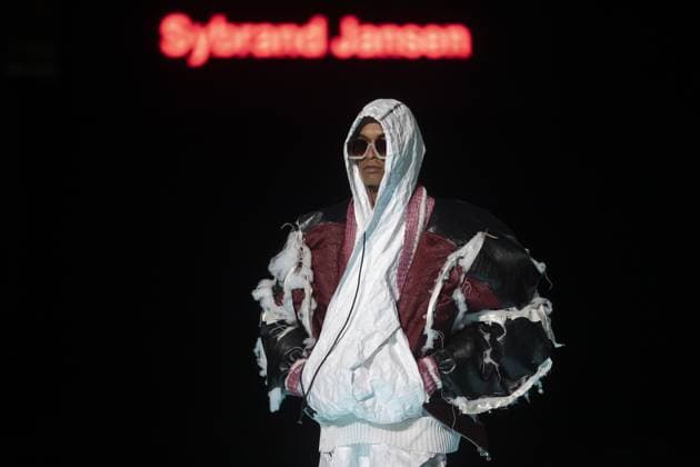 A model presents a creation from Sybrand Jansen during the Show 2025 end of year fashion show showcasing the creations of students from the bachelor s and master s degree of the fashion department of the Royal Academy of Fine Arts - AP Hogeschool, in Antwerp, Friday 06 June 2025.  KRISTOFxVANxACCOM 126333323