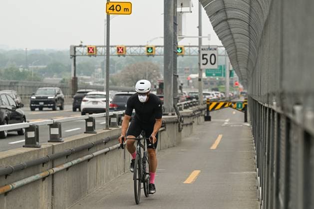 Wildfire Smoke Makes Montreal And Toronto Worst Cities For Air Quality MONTREAL, CANADA - JUNE 6: A cyclist wearing a mask rides across Montreal™s Jacques Cartier Bridge, surrounded by travelling wildfire smoke, on June 6, 2025. As hundreds of wildfires rage across Canada, drifting smoke has triggered emergency evacuations, power outages, and air quality alerts in Ontario, Quà bec, and parts of the U.S., with Montreal ranking as the second most polluted city in the world on June 6, ahead of Delhi and Santiago, and Toronto placing fourth, according to IQAir. Montreal Canada Copyright: xSTRx originalFilename: str-wildfire250606_npcLA.jpg