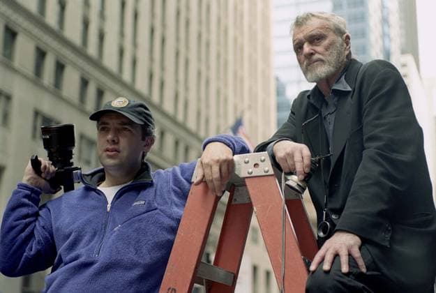 Road To Perdition - filmstill SAM MENDES (DIRECTOR) & CONRAD L. HALL on the set of Road To Perdition Ref: FBAW Copyright: xSuppliedxbyxCapitalxPicturesx
