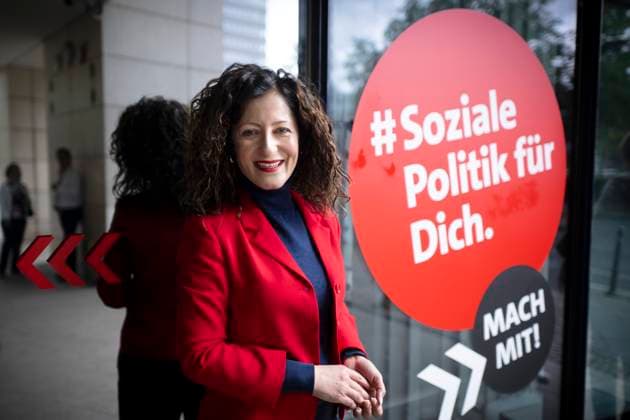 Cansel Kiziltepe - SPD Berlin DEU, Deutschland, Germany, Berlin, 24.05.2025 Portrait Cansel Kiziltepe , Senatorin fuer Arbeit in Berlin SPD (v.l.n.r.) auf dem Landesparteitag der Berliner SPD unter dem Motto Ein Zuhause fuer uns Alle im Willy-Brandt-Haus in Berlin Deutschland en: Portrait Cansel Kiziltepe , Senator for Labor in Berlin SPD at the state party conference of the Berlin SPD under the motto A home for us all in the Willy Brandt House in Berlin Germany