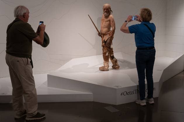 Archäologie Kunst Kultur Architektur Tourismus 29.05.2025 Bozen Italien Südtirol Südtiroler Archäologiemuseum mit der Ötzi genannten jungsteinzeitlichen Gletschermumie Dauerausstellung Bozen ITA *** Archaeology Art Culture Architecture Tourism 29 05 2025 Bolzano Italy South Tyrol South Tyrol Museum of Archaeology with the Neolithic glacier mummy known as Ötzi permanent exhibition Bolzano ITA
