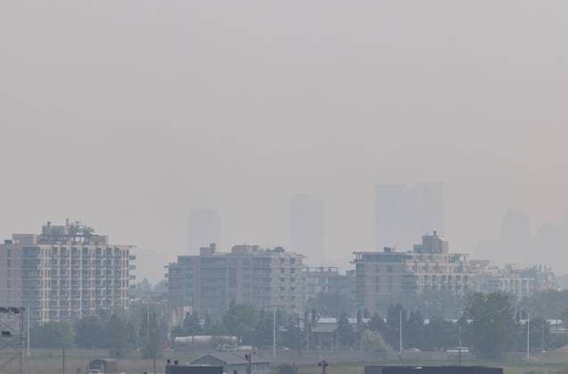 250606 -- TORONTO, June 6, 2025 -- Buildings are shrouded in smoke from wildfire in Toronto, Canada, on June 6, 2025. Smoke from wildfires burning in northern Ontario and the Prairies of Canada caused poor air quality and reduced visibility in major cities including Toronto, Ottawa and Montreal on Friday. Photo by Xinhua CANADA-TORONTO-WILDFIRE-SMOKE-POOR AIR QUALITY ZouxZheng  CANADA-TORONTO-WILDFIRE-SMOKE-POOR AIR QUALITY IMAGO ZouxZheng  imago images 1062798335