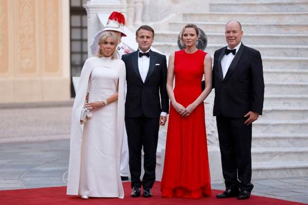 News Themen der Woche KW23 NO TABLOIDS - President Macron Visits Monaco - State Diner - Day 1 NO TABLOIDS - Prince Albert II of Monaco (R) and Princess Charlene (2nd R) pose with France s President Emmanuel Macron (2nd L) and his wife Brigitte Macron (L) upon their arrival for at the Prince s Palace for a state dinner as part of Macron s two-day state visit in Monaco ahead of the Unoc3 on June 7, 2025. The EU will present the new roadmap at the June 9-13 UN Ocean Conference (UNOC), which is set to draw some 70 heads of state and government to southern France. Photo by Ludovic MARIN Pool ABACAPRESS.COM Monaco Monaco  Copyright: xMarinxLudovic Pool ABACAx
