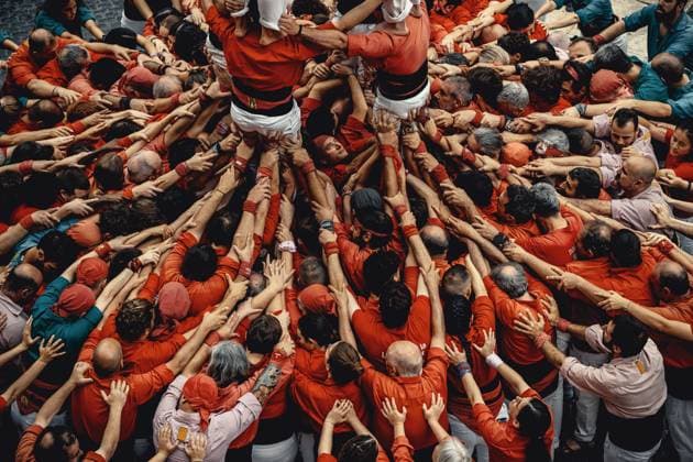 News Themen der Woche KW23 News Bilder des Tages June 8, 2025, Barcelona, Catalonia, Spain: The Castellers de Barcelona build the base of a human tower during the diada castellera for their 56th anniversary Barcelona Spain - ZUMAo105 20250608_fap_o105_022 Copyright: xMatthiasxOesterlex