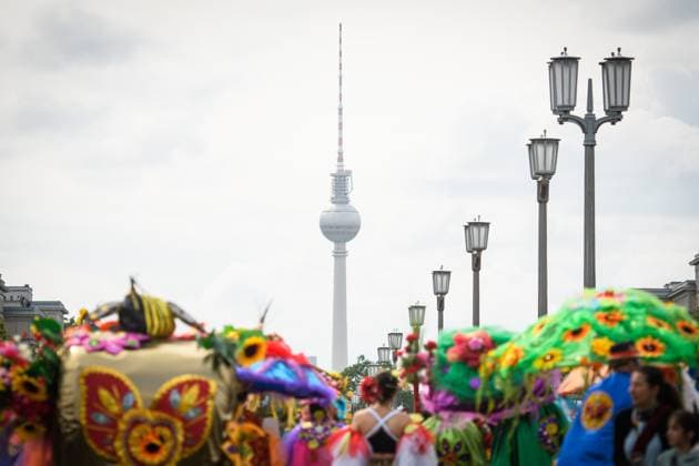 News Themen der Woche KW23 Berlin, Eindrücke vom Karneval der Kulturen Eindrücke vom diesjährigen Umzug im Rahmen des Karneval der Kulturen auf der Frankfurter Allee am 08.06.2025 in Berlin. Berlin Berlin Deutschland *** Berlin, Impressions of the Carnival of Cultures Impressions of this years parade as part of the Carnival of Cultures on Frankfurter Allee on 08 06 2025 in Berlin Berlin Berlin Germany