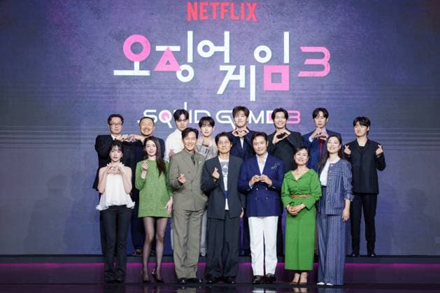 Entertainment Themen der Woche KW24 Netflix series Squid Game: Season 3 press conference SEOUL, SOUTH KOREA, JUN 09: Roh Jae-won, Yang Dong-geun, Lee Jin-uk, Im Si-wan, Kang Ha-neul, Park Sung-hoon, David Lee Da-wit, Jo Yu-ri, Park Gyu-young, Lee Jung-jae, director Hwang Dong-hyuk, Lee Byung-hun, Kang Ae-sim, Chae Kook-hee during Netflix series Squid Game: Season 3 Squid Game 3 press conference at the Novotel Ambassador Seoul Yongsan Hotel in Seoul, South Korea, on June 09, 2025. Seoul the Novotel Ambassador Seoul Yon South Korea 8205_284204 Copyright: xStevexChoxKyewoong PentaxPressx