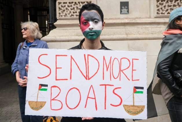 News Themen der Woche KW24 News Bilder des Tages . 09 06 2025. London, United Kingdom. Freedom Flotilla Madleen Protest. Protest at the Foreign Office in support of the Freedom Flotilla Madleen .  xMartynxWheatleyx xi-Imagesx IIM-26000-0001