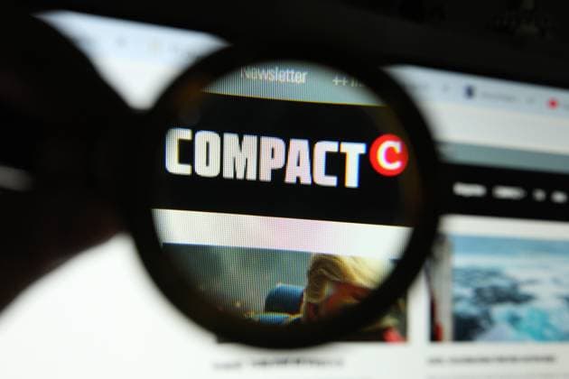 News Themen der Woche KW24 News Bilder des Tages Auf einem Laptop wurde die Website der Monatszeitschrift COMPACT aufgerufen. Am Dienstag beginnt am Bundesverwaltungsgericht in Leipzig der Prozess, der über die Zukunft des Magazins entscheiden wird. Das Bundesinnenministerium hatte COMPACT im vergangenen Juli verboten, im Eilverfahren erreichten die Macher der Zeitschrift um Herausgeber Jürgen Elässer, dass das Blatt wieder erscheinen darf. Symbolbild Symbolfoto. Schnelsen Hamburg *** The website of the monthly magazine COMPACT was accessed on a laptop On Tuesday, the trial that will decide the future of the magazine will begin at the Federal Administrative Court in Leipzig The Federal Ministry of the Interior banned COMPACT last July, but in summary proceedings the magazines editor