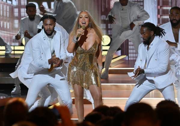 Bilder des Jahres 2025, Entertainment 06 Juni Entertainment Themen der Woche KW24 Entertainment Bilder des Tages Mariah Carey performs at the 25th annual BET Awards live telecast at the Peacock Theater in Los Angeles on Monday, June 9, 2025. The BET Awards honors Black entertainers and other people of color in music, film, sports and philanthropy.  LAP202506093056 JIMxRUYMEN