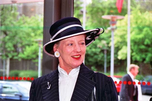 Archivbilder der Woche KW24 Copenhagen Denmark 01 JUNE 1999 . H.M.the Queen margrethe II welcome by danish mijister Cartsen Koch social democrat and company queen to International Hospita congress in Falkoner center in copenhagen. (Photo.Francis Joseph Dean Dean Pictures) (Not for commercial use)