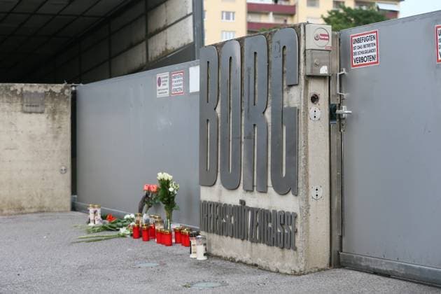News Themen der Woche KW24 News Bilder des Tages Death toll in Graz school shooting rises to 11 GRAZ, AUSTRIA - JUNE 10: Citizens commemorate the victims by placing flowers and candles in front of the high school in Graz, Austria, where an armed attack left 11 people dead, including the attacker, and 12 others wounded on June 10, 2025. Askin Kiyagan Anadolu Graz Austria. Editorial use only. Please get in touch for any other usage.  Copyright: x2025xAnadoluxAskinxKiyaganx