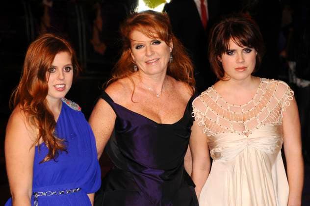 The World Premiere of The Young Victoria PRINCESS BEATRICE, PRINCESS EUGENIE & SARAH FERGUSON, DUCHESS OF YORK The World Premiere of The Young Victoria at the Odeon Leicester Square, London, England. March 3rd 2009 half length blue dress hrh royal royalty sisters family cream ivory white layered layers dress grey gray black Vivienne Westwood purple aubergine mom mum family mother daughters Fergie off the shoulder CAP CAS Bob Cass London UK Great Britain Copyright: xBobxCass CapitalxPicturesx