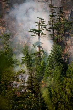 June 10, 2025, Squamish, B.C, CANADA: Fire and smoke from the Dryden Creek wildfire is shown north of Squamish, B.C., on Tuesday, June 10, 2025. Squamish CANADA  - ZUMAc35_ 20250610_zaf_c35_136 Copyright: xTijanaxMartinx