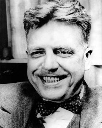 Biologe Alfred Kinsey 1894 1956 1. Januar 1950 Bloomington, Indiana, USA Alfred Kinsey, ein Pionier auf dem Gebiet der männlichen und weiblichen Sexualität, überraschte mit seinen Erkenntnissen über Homosexualität und Sexualverhalten die Welt. Kinseys Forschungen zur menschlichen Sexualität beeinflussten die sozialen und kulturellen Werte der Vereinigten Staaten und vieler anderer Länder nachhaltig. Bild: Nahaufnahme von Kinsey, der lächelt. Bloomington Indiana United States of America *** Biologist Alfred Kinsey 1894 1956 1 January 1950 Bloomington, Indiana, USA Alfred Kinsey, a Pioneer at the Area the male and female Sexuality, surprised with its Findings via Homosexuality and Sexual behaviour the World Kinseys R  Copyright: xUnitedxArchivesx xkpaxKeystonex 19500101_nin_k09_638