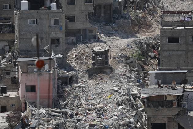 Bilder des Jahres 2025, News 06 Juni News Themen der Woche KW24 News Bilder des Tages Israeli forces demolish Palestinian homes in Tulkarem refugee camp TULKAREM, WEST BANK – JUNE 11: Israeli military bulldozers are seen demolishing Palestinian houses during a raid on the Tulkarem Refugee Camp in the northern West Bank, on June 11, 2025. Nedal Eshtayah Anadolu Tulkarem West Bank. Editorial use only. Please get in touch for any other usage.  Copyright: x2025xAnadoluxNedalxEshtayahx