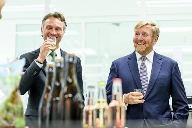 Entertainment Themen der Woche KW24 Entertainment Bilder des Tages Zoeterwoude, The Netherlands, 2025-06-11 15:00:23 ZOETERWOLDE, 18-06-2025, Dr. HP Heineken CentreKing Willem Alexander opens the Dr. HP Heineken Centre in Zoeterwoude. Heineken s new global research & development centre is a research centre where product development takes place for new and existing beer brands. PHOTO: NLBeeld Patrick van Emst Credit: NL Beeld Patrick van Emst  Copyright: xx x