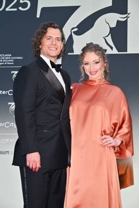 Taormina, 71st Taormina Film Festival 2025 - Day 2, Red Carpet. Pictured: Henry Cavill, Natalie Viscuso  Copyright: xManuelexMangiarottix xipa-agency.netx xMangiarottix xD avanzox IPA_Agency_IPA58940982