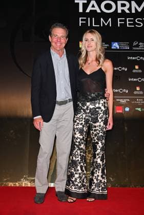 Taormina, 71st Taormina Film Festival 2025 - Day 2, Red Carpet. Pictured: Dennis Quaid, Laura Savoie,  Copyright: xManuelexMangiarottix xipa-agency.netx xMangiarottix xD avanzox IPA_Agency_IPA58941528