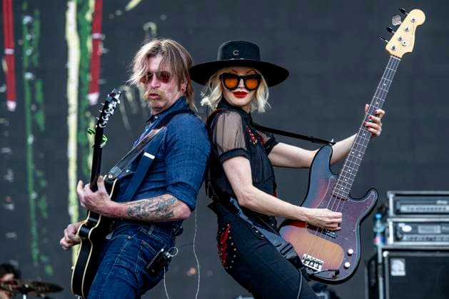 Bilder des Jahres 2025, Entertainment 06 Juni Entertainment Themen der Woche KW24 Entertainment Bilder des Tages Singer and guitarist Jesse Hughes, left, and bassist Jennie Vee from the American band Eagles From Death Metal performs during the Music festival Rock for People in Hradec Kralove, Czech Republic, June 12, 2025. (CTKxPhoto DavidxTanecek) CTKPhotoP2025061207209  CTKPhotoP2025061207209