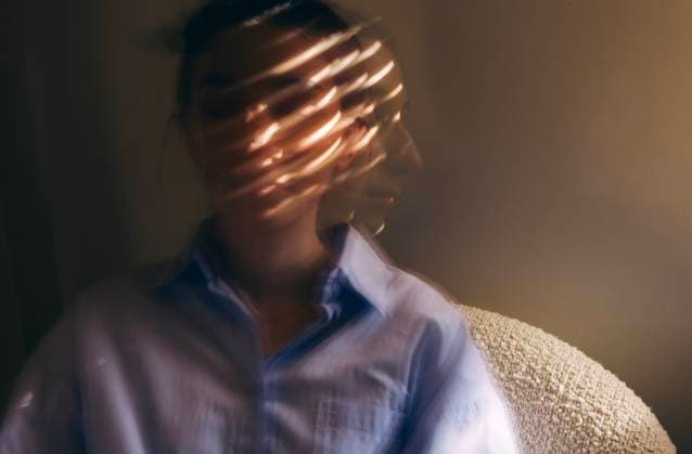 Creative Highlights Symbolfotos Close-up portrait of a young woman in casual clothes taken at long exposure Close-up portrait of a young woman in casual clothes taken at long exposure (License=RF) ,model released, Symbolfoto Copyright: xZoonar.com DashaxPetrenkox 23489163 ,model released, Symbolfoto ,property released
