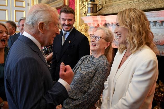 Bilder des Jahres 2025, Entertainment 06 Juni Entertainment Themen der Woche KW24 Entertainment Bilder des Tages King Charles attends the King s Foundation Awards King Charles talks with David Beckham, Meryl Streep and Kate Winslet as they attend the King s Foundation Awards at St James s Palace, London, UK, on the 12th June 2025. Picture by Chris J. Ratcliffe WPA-Pool London St James s Palace London United Kingdom  WHA-0788