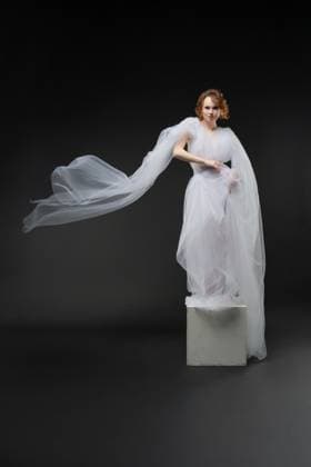 Creative Highlights Symbolfotos Schöne Frau in Brautdessous mit fließendem Stoff in Studioumgebung A stunning woman poses gracefully in bridal lingerie, draped in flowing fabric, against a dark studio backdrop. (License=RF) ,model released, Symbolfoto Copyright: xZoonar.com AndreyxGuryanovx 23508708 ,model released, Symbolfoto ,property released