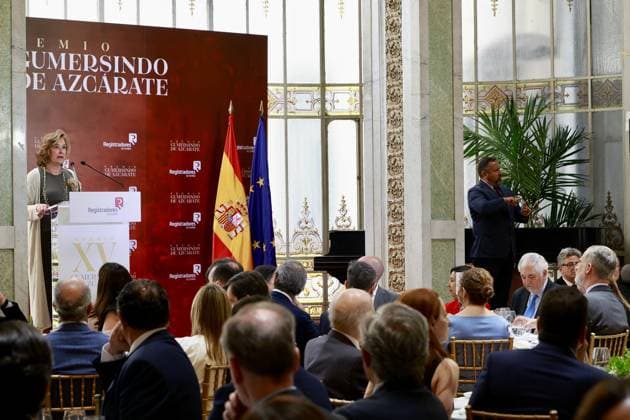 The King attends the 15th edition of the Gumersindo de Azcárate Award King Felipe VI during the 15th edition of the Gumersindo de Azcárate Award, at the Real Casino de Madrid, on June 13, 2025, in Madrid Spain This award recognizes individuals or entities that promote the social and democratic rule of law and institutional development and with them peace, coexistence and economic and social progress In this edition it is awarded to the president of the Supreme Court and the General Council of the Judiciary, granted by the Association of Registrars of Spain and the Autonomous Dean of Registrars of Madrid 13 JUNE 2025 PREMIO REY GALARDÓN RECONECCION Casa de S M el Rey 13 06 2025 Madrid Madrid Espana  Copyright: xCasaxdexS.M.xelxReyx 6797452