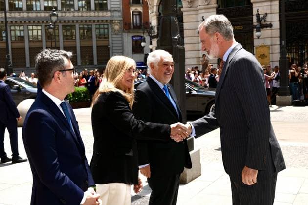 The King attends the XV edition of the Gumersindo de Azcárate Award I D The Minister of the Presidency, Justice and Relations with the Courts, Félix Bolanos, the President of the Supreme Court and of the General Council of the Judiciary CGPJ , Isabel Perelló, the President of the Constitutional Court, Cándido Conde Pumpido, and King Felipe VI during the XV edition of the Gumersindo de Azcárate Award, at the Real Casino de Madrid, on June 13, 2025, in Madrid Spain This award recognizes individuals or entities that promote the social and democratic rule of law and institutional development and with them peace, coexistence and economic and social progress In this edition is awarded to the president of the Supreme Court and the General Council Copyright: xCasaxdexS.M.xelxReyx 6797455
