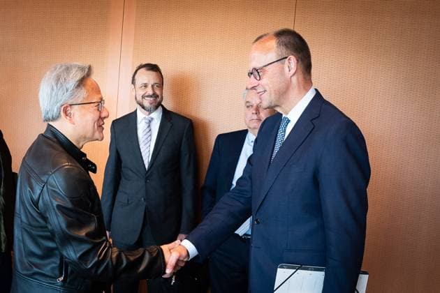 News Themen der Woche KW24 News Bilder des Tages Berlin, Deutschland, 13.06.2025: Bundeskanzleramt: Antrittsbesuch des deutschen Kanzlers: Bundeskanzler Bundeskanzler Friedrich Merz (CDU) (rechts) trifft im Kanzleramt Nvidia-Chef Jensen Huang (links) zu einem Gespräch. *** Berlin, Germany, 13 06 2025 Federal Chancellery Inaugural visit of the German Chancellor Federal Chancellor Friedrich Merz CDU right meets Nvidia boss Jensen Huang left for talks at the Chancellery Copyright: xKugler,xSteffen BPA dtsxNachrichtenagenturx dts_70948