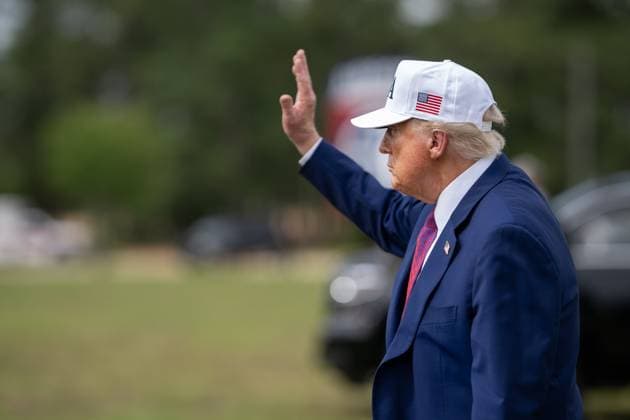 June 10, 2025, Fort Bragg, North Carolina, USA: President Donald Trump waves to members of the military before delivering remarks at Fort Bragg, North Carolina on Tuesday, June 10, 2025, during a visit to commemorate the 250th anniversary of the U.S. Army. Fort Bragg USA - ZUMAz03_ 20250610_shc_z03_319 Copyright: xWhitexHousex