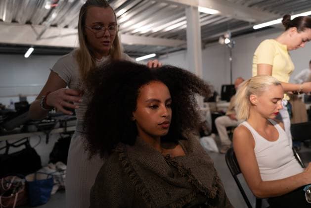 University of Westminster BA Fashion Showcase in London The BA Fashion students from the University of Westminster are presenting their annual graduate show this evening in London. The event opens at 18:30 at Ambika P3, featuring runway presentations that highlight the final-term collections crafted by undergraduates in their final year. Attendees can expect a diverse display of menswear and womenswear, textile innovation, tailoring and experimental design, reflecting each student™s creative identity and technical proficiency. The show aims to mark the culmination of years of academic and practical training, offering observers insight into the next generation of designers entering the industry. ï¿¼ ï¿¼ London England United Kingdom Copyright: xx
