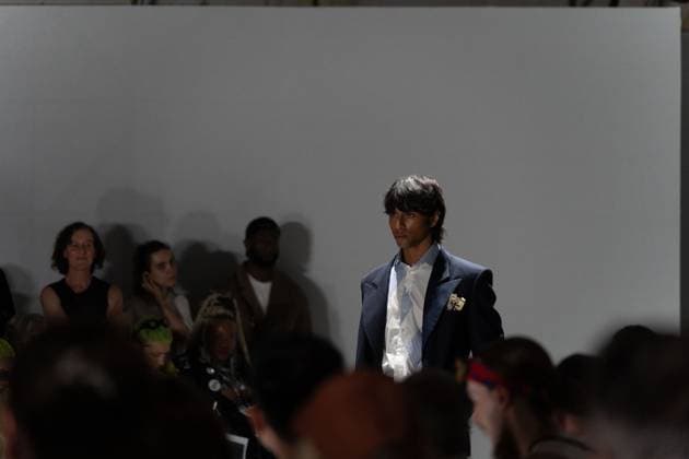 University of Westminster BA Fashion Showcase in London The BA Fashion students from the University of Westminster are presenting their annual graduate show this evening in London. The event opens at 18:30 at Ambika P3, featuring runway presentations that highlight the final-term collections crafted by undergraduates in their final year. Attendees can expect a diverse display of menswear and womenswear, textile innovation, tailoring and experimental design, reflecting each student™s creative identity and technical proficiency. The show aims to mark the culmination of years of academic and practical training, offering observers insight into the next generation of designers entering the industry. ï¿¼ ï¿¼ London England United Kingdom Copyright: xx