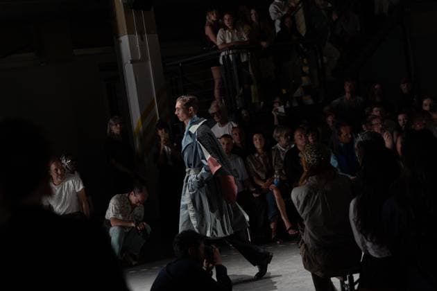 University of Westminster BA Fashion Showcase in London The BA Fashion students from the University of Westminster are presenting their annual graduate show this evening in London. The event opens at 18:30 at Ambika P3, featuring runway presentations that highlight the final-term collections crafted by undergraduates in their final year. Attendees can expect a diverse display of menswear and womenswear, textile innovation, tailoring and experimental design, reflecting each student™s creative identity and technical proficiency. The show aims to mark the culmination of years of academic and practical training, offering observers insight into the next generation of designers entering the industry. ï¿¼ ï¿¼ London England United Kingdom Copyright: xx