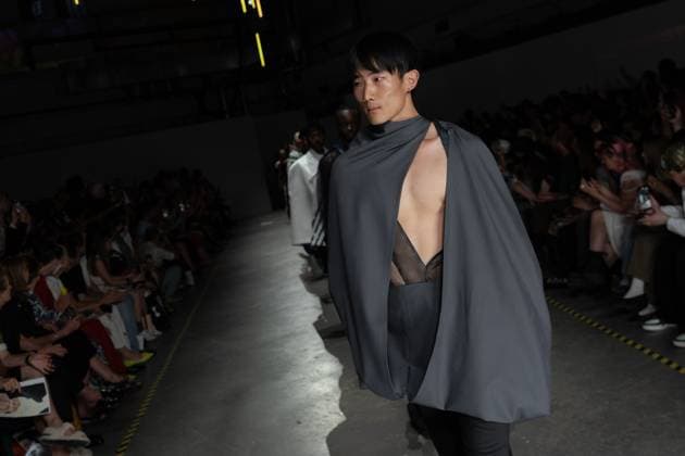 University of Westminster BA Fashion Showcase in London The BA Fashion students from the University of Westminster are presenting their annual graduate show this evening in London. The event opens at 18:30 at Ambika P3, featuring runway presentations that highlight the final-term collections crafted by undergraduates in their final year. Attendees can expect a diverse display of menswear and womenswear, textile innovation, tailoring and experimental design, reflecting each student™s creative identity and technical proficiency. The show aims to mark the culmination of years of academic and practical training, offering observers insight into the next generation of designers entering the industry. ï¿¼ ï¿¼ London England United Kingdom Copyright: xx