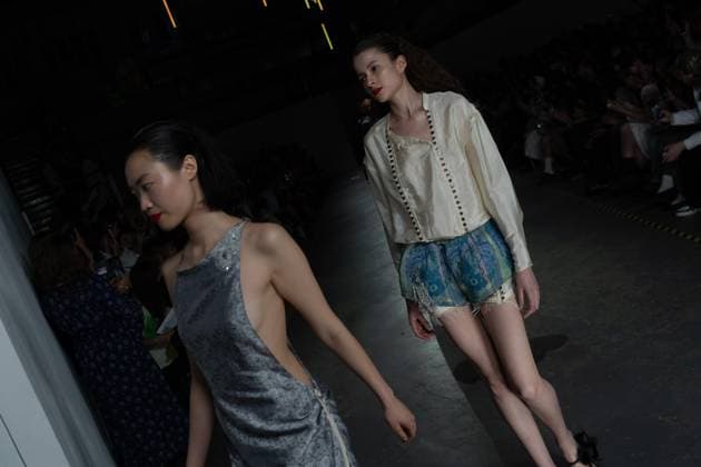 University of Westminster BA Fashion Showcase in London The BA Fashion students from the University of Westminster are presenting their annual graduate show this evening in London. The event opens at 18:30 at Ambika P3, featuring runway presentations that highlight the final-term collections crafted by undergraduates in their final year. Attendees can expect a diverse display of menswear and womenswear, textile innovation, tailoring and experimental design, reflecting each student™s creative identity and technical proficiency. The show aims to mark the culmination of years of academic and practical training, offering observers insight into the next generation of designers entering the industry. ï¿¼ ï¿¼ London England United Kingdom Copyright: xx